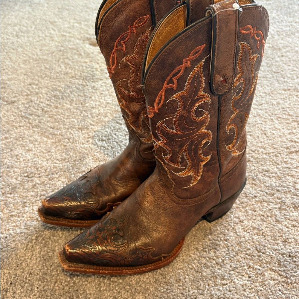 Tony Lama Western Cowboy Boots with Embroidered Design size 7